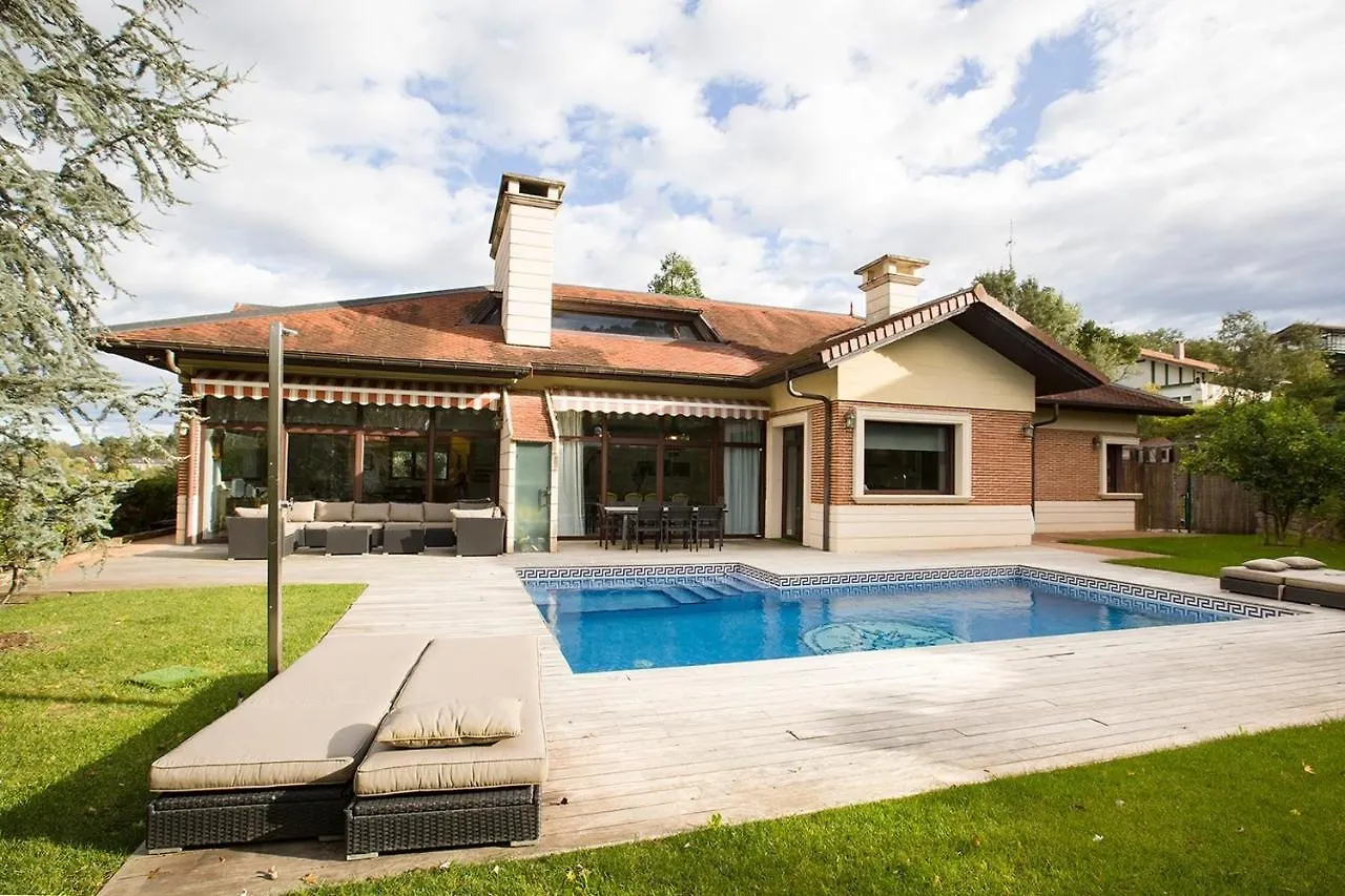 Golf & Pool Villa Basozabal 0*,  Spain