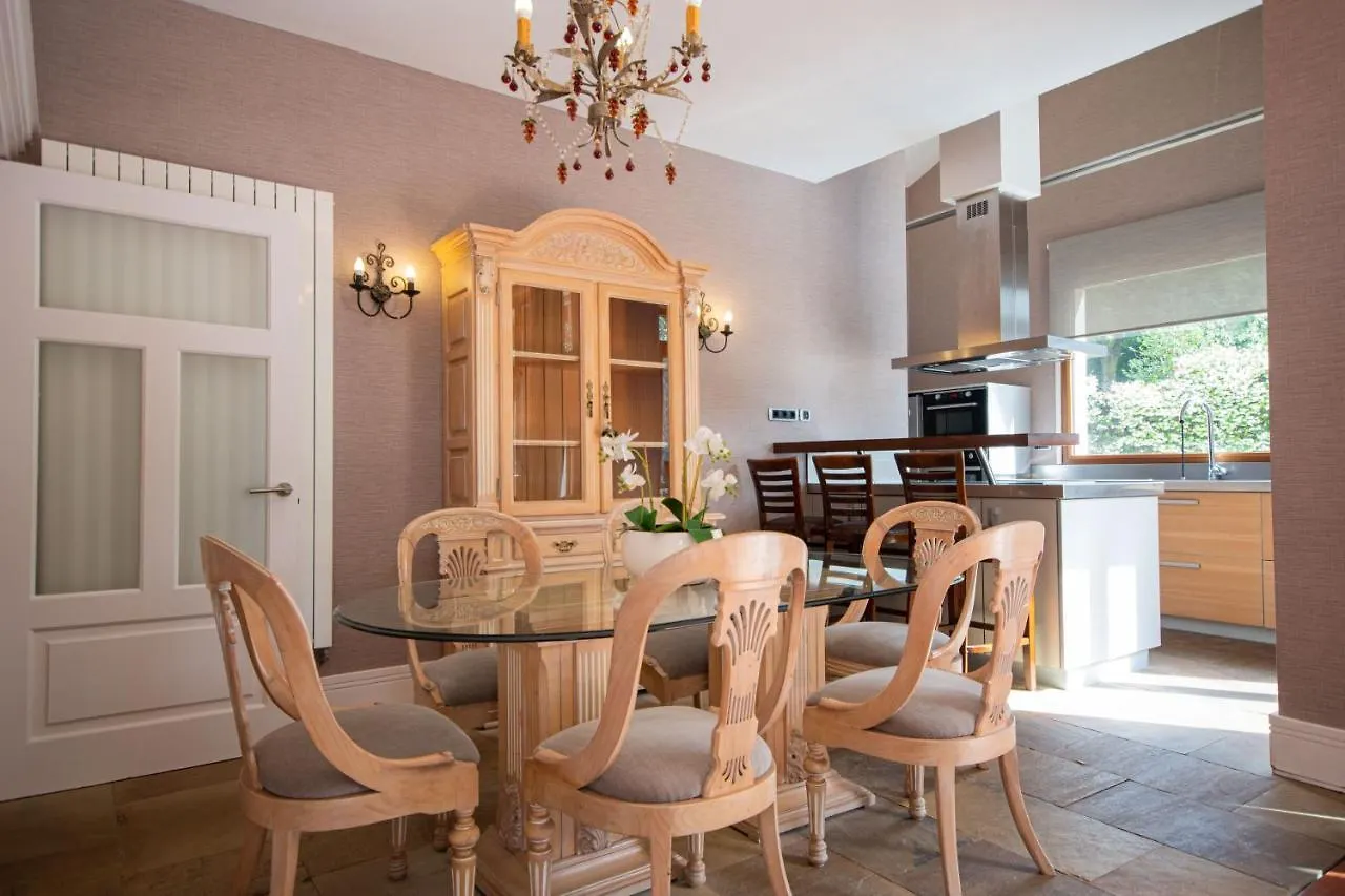 Golf & Pool Villa Basozabal 0*,