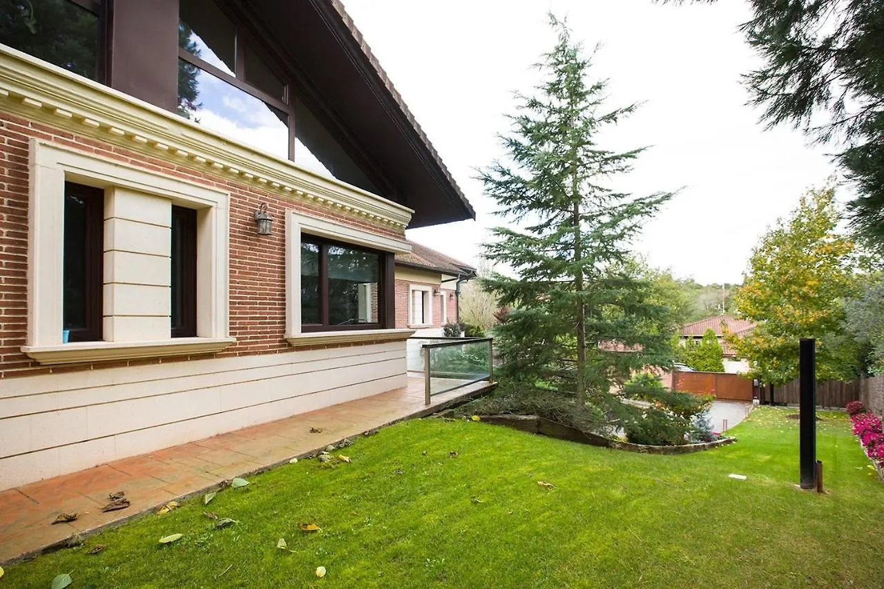 Golf & Pool Villa Basozabal 0*,